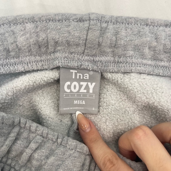 SOLD TNA Cozy Fleece Sweatpants Gray - Picture 2 of 4